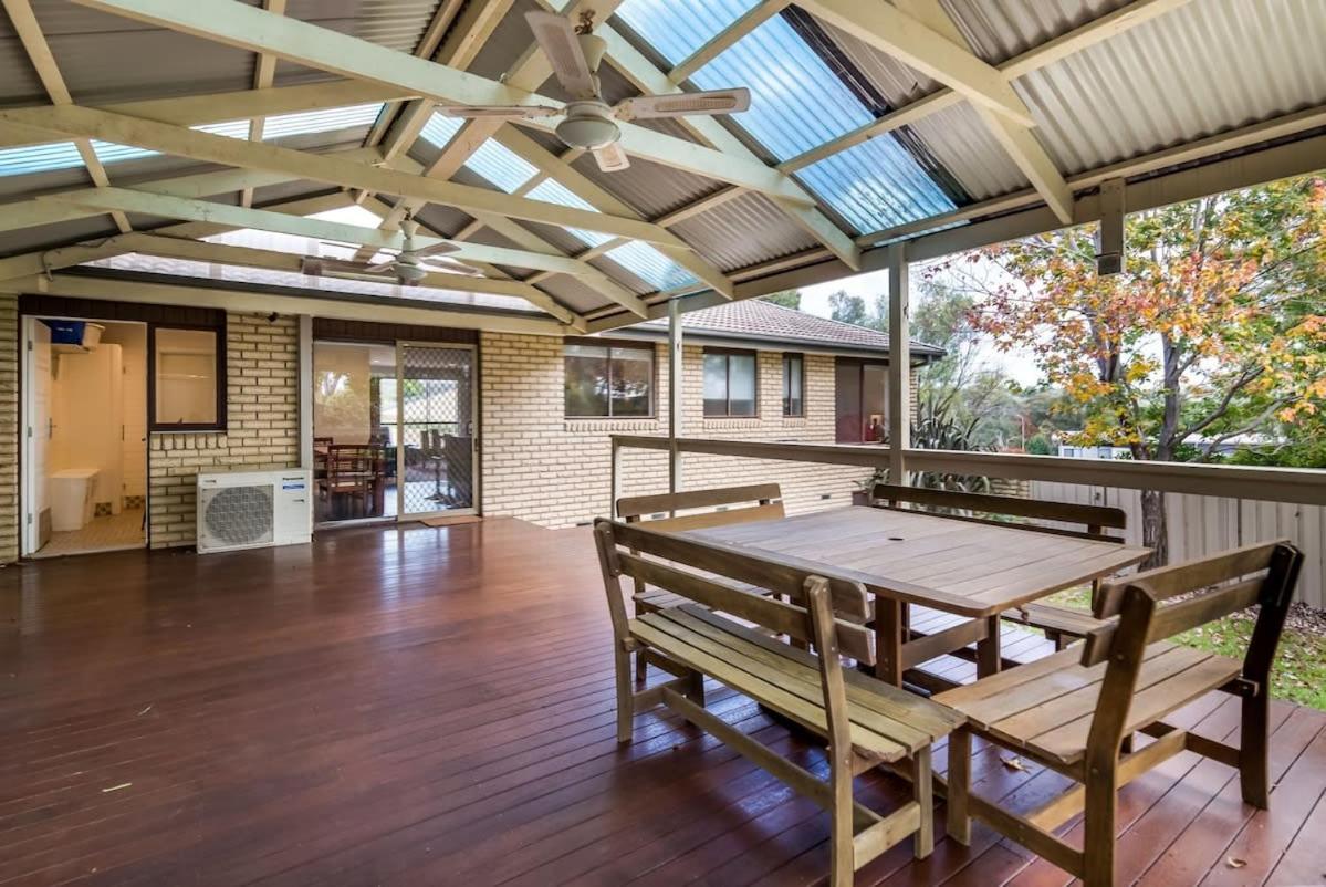 Spacious And Restful Holiday Home With Backyard Weetangerra Bagian luar foto