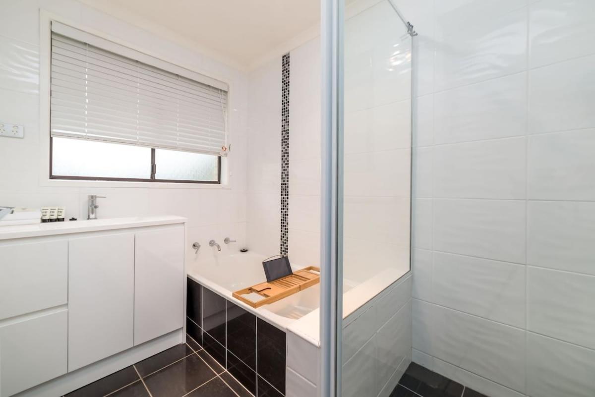Spacious And Restful Holiday Home With Backyard Weetangerra Bagian luar foto